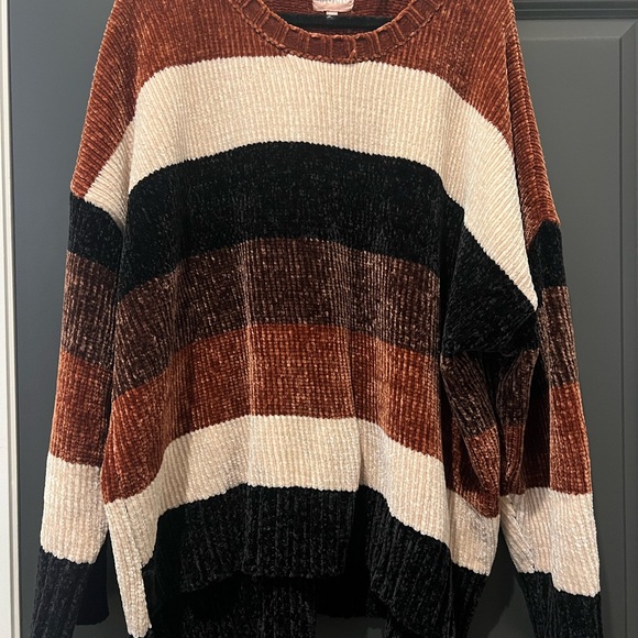 The Jesse Sweater - Picture 4 of 5